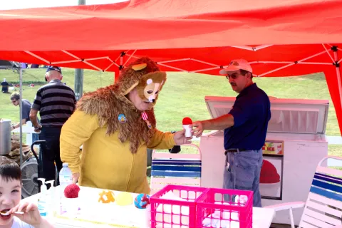 Ronnie Mincey and Bill Sexton with the Lions Club sold Italian Ice.