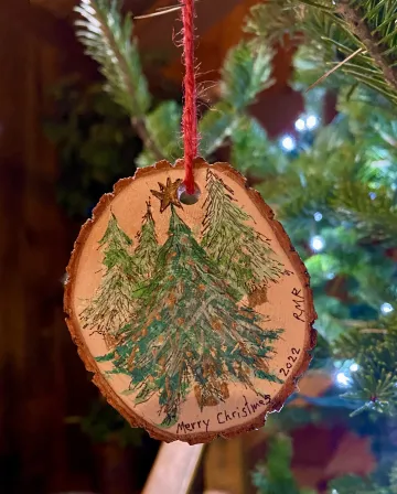 Put a little nostalgia into your Christmas by making homemade gifts from the woods.