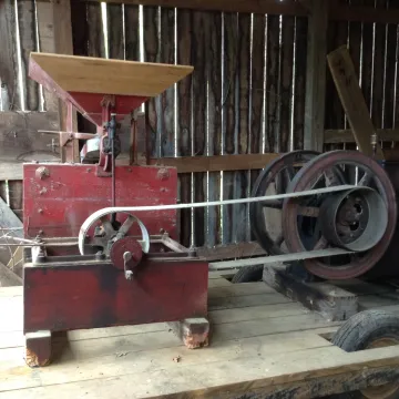 Washam Grain Mill with 7-1\2 HP Engine